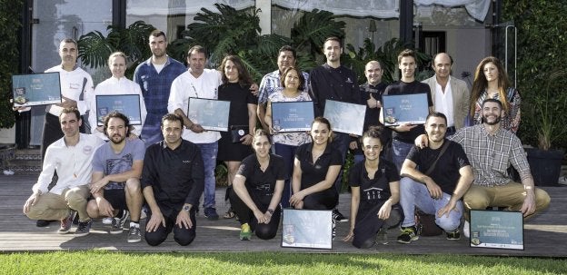 Todos los premiados posaron al final de la recogida de premios con el jurado y miembros de la Asociación de Hostelería.