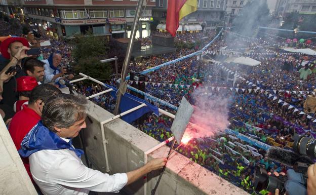 Lanzamiento del chupinazo, el año pasado.