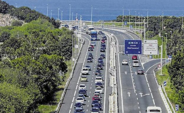 El tráfico estival está llevando casi al límite a algunas carreteras