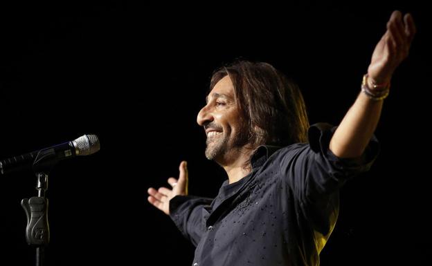 Antonio Carmona durante un concierto.
