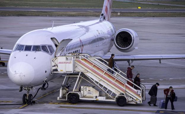 La ampliación de la oferta de destinos ha incrementado el tráfico de pasajeros en el aeropuerto cántabro.