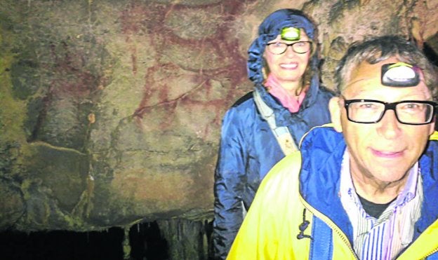 Stuart Weitzman quedó impresionado en su visita a la cueva paleolítica y creó la Foundation for the Preservation of Cantabria Prehistoric Caves. / DM