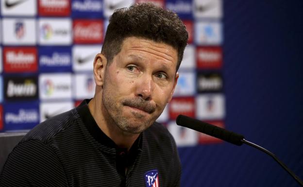 Diego Pablo Simeone, con gesto serio.