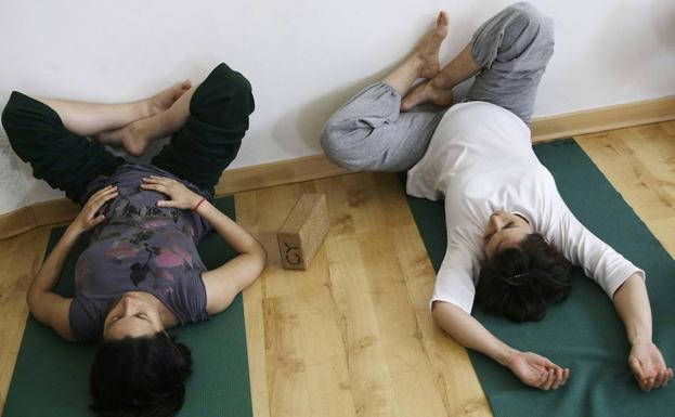 El ejercicio físico durante el embarazo ayuda a prevenir y combatir los problemas circulatorios. /Reuters