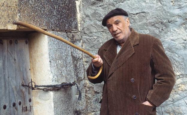Paco Rabal, en una escena de 'Los santos inocentes'./