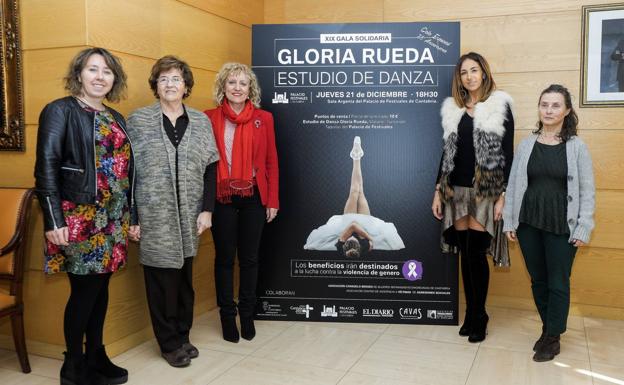 De izquierda a derecha, Alicia Renedo,, María Ángeles Ruiz, Eva Díaz Tezanos, Gloria Rueda y Lourdes Díez./DM .