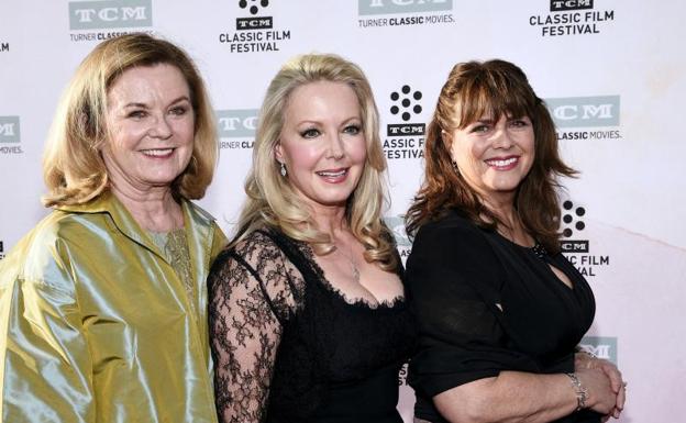 A la izquierda, la actriz Heather Menzies-Urich, junto a otras compañeras de reparto en 'Sonrisas y lágrimas'./Efe