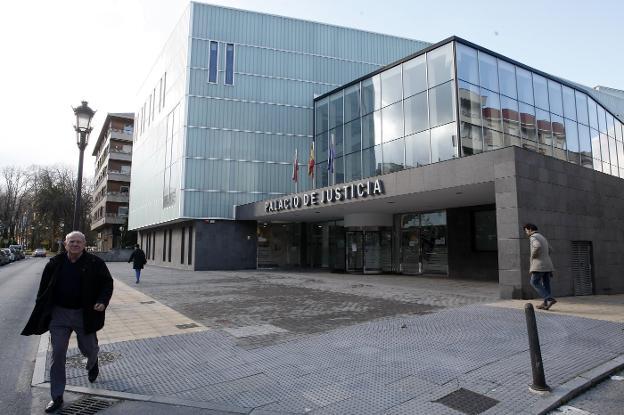 Vista exterior del Palacio de Justicia de Torrelavega./Luis Palomeque