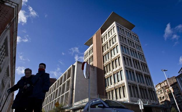 El edificio Tabacalera está desocupado desde 2002./Javier Cotera