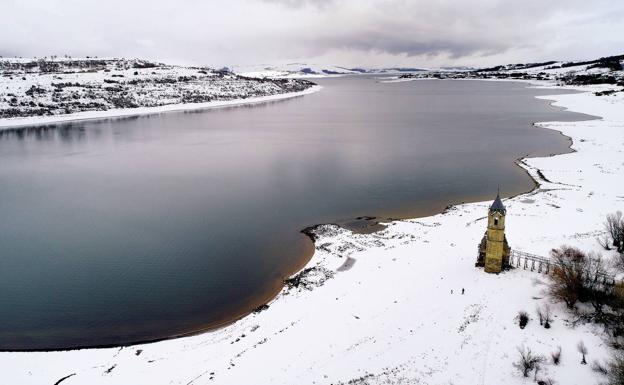 Imagen de archivo del embalse del Ebro el pasado mes de diciembre./Javier Rosendo