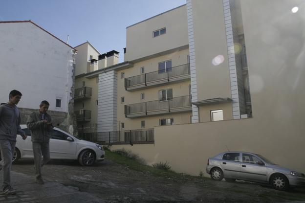 Imagen del edificio de las veinte viviendas sociales que ya pueden ser habitadas. /Abel Verano