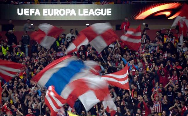 La afición rojiblanca apoyó al Atlético ante el Sporting portugués./Afp