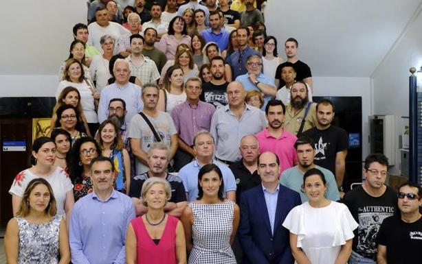 Imagen del recibimiento a la primera hornada de trabajadores de 2017 del programa en cuestión./