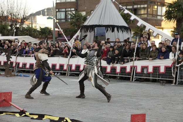 Una escena de la fiesta de recreación de El Privilegio de la Vara en Noja. /