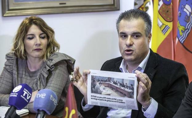 Francisco Ortiz el día que anunció la ruptura del pacto de gobierno con el PSOE de Astillero. /Roberto Ruiz