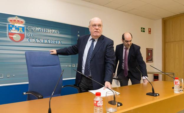 El consejero de Economía, Juan José Sota, esta mañana en la sede del Gobierno. /DM