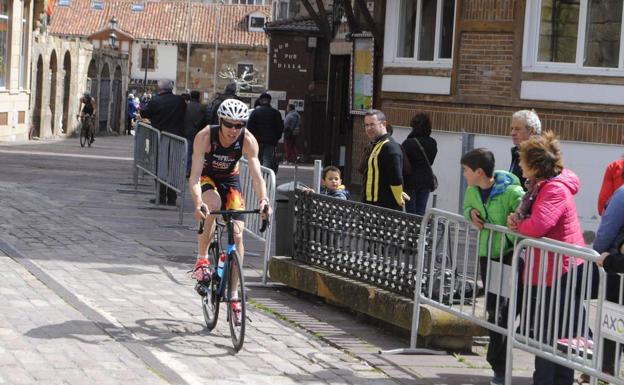 Rubén Barrio, durante la prueba de ciclismo del duatlón de Reinosa./Blanca Carbonell