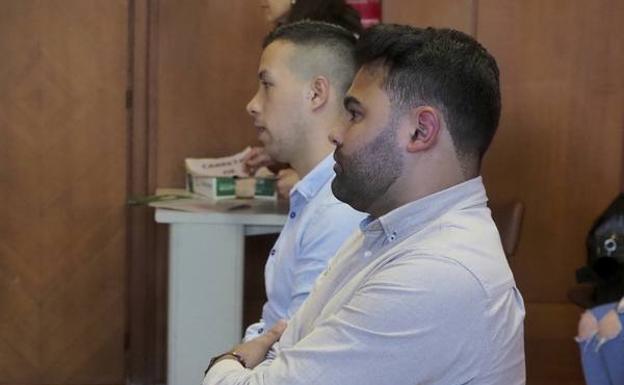 Los dos acusados, durante el juicio.