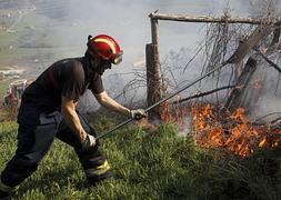 Imagen de un incendio forestal en Riotuerto / Sane/