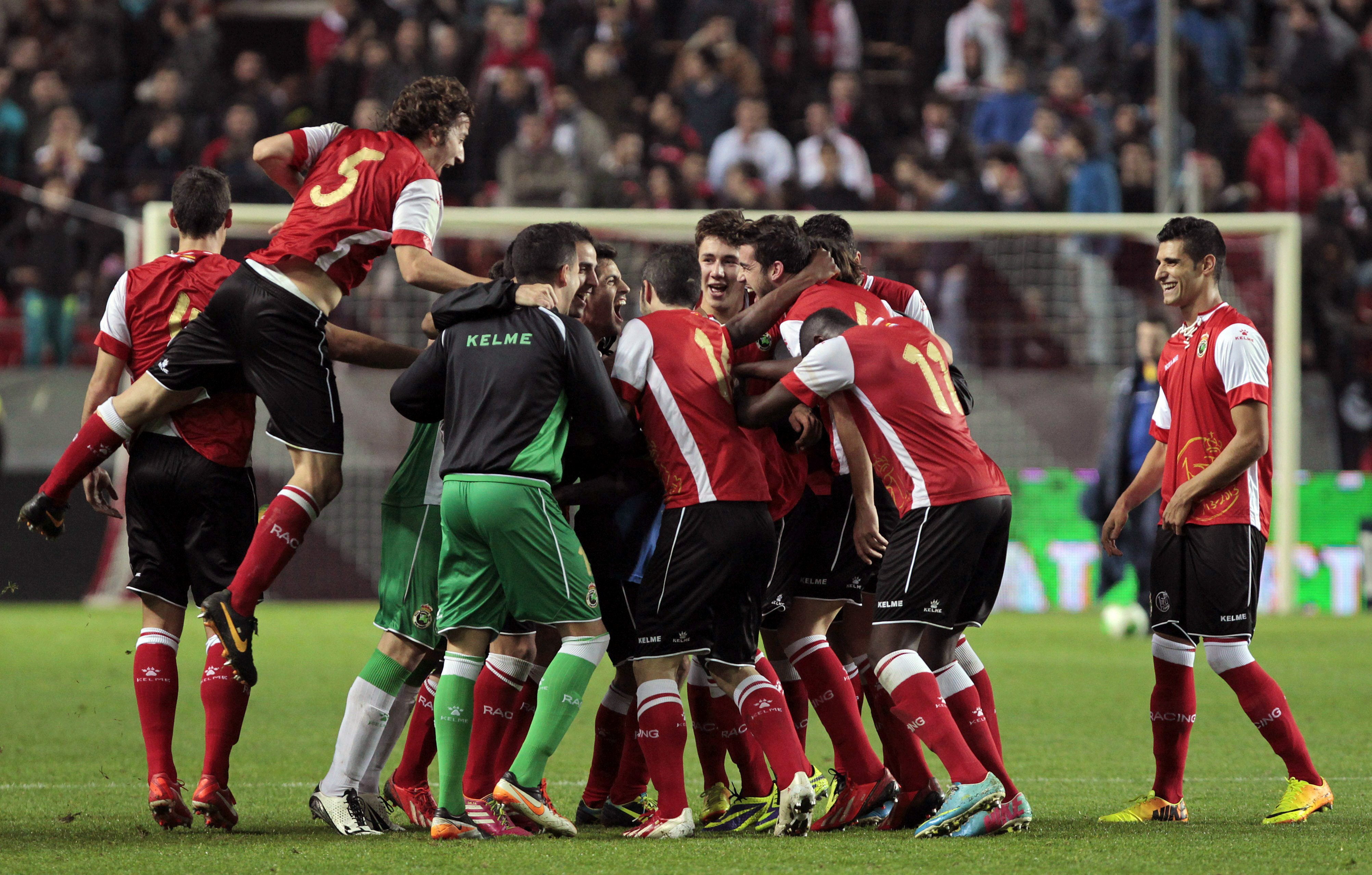 David Concha marca a Jairo en el partido de ida. Foto: Javier Cotera./