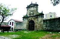 Portalada de la torre de Santiyán. / DM/