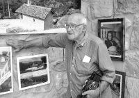 Durante el mes de agosto, De Cos expone las fotografías al público en su casa de Rábago. / DM/