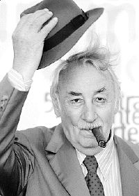 Philippe Noiret y su puro. / AFP/