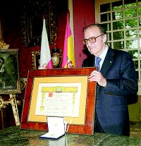 Fuentes Quintana, medalla de oro de Caja Cantabria en 1999. / SANE/