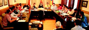 Sesión plenaria de presupuestos en Los Corrales. / CAVIA/