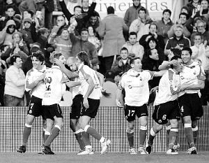 Alegría tras el gol de Duscher. / M. DE LAS CUEVAS/