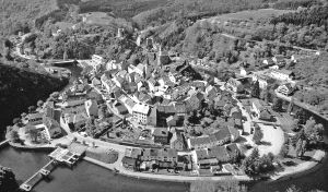 Pese a su pequeño tamaño, el país desborda de rincones con encanto que fusionan su entorno natural con la arquitectura europea./