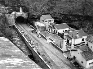 Perspectiva de la boca norte del túnel de La Engaña, durante la ejecución de los trabajos. / ARCHIVO GRÁFICO DEL AYUNTAMIENTO DE VEGA DE PAS/