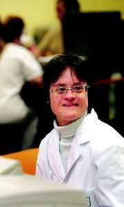 Miriam Flórez en su lugar de trabajo en la clínica Mompía. / ANDRÉS FERNÁNDEZ/