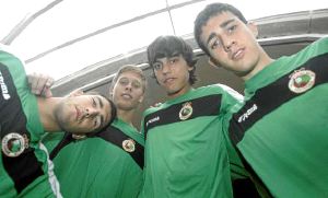 De izquierda a derecha, Mario, Sergio Canales, Edu Bedia y Gonzalo, los cuatro canteranos en Alemania. / M. DE LAS CUEVAS/