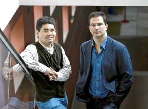 El pianista Ananda Sukarlan y el compositor Eduardo Soutullo. / ROBERTO RUIZ/