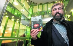 El secretario de la Asociación Cántabra de Conflictología y Victimología, Vicente Vega. / A. FERNÁNDEZ/