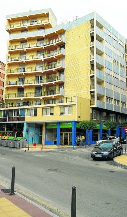 Edificio en José María de Pereda, diseñado por Lorenzo. / L. P./