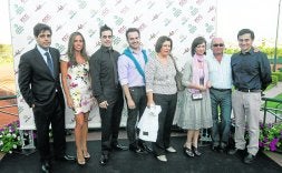 Roberto Saez, María Lemes, Raúl Alegría, Gellis Matabosch, Charo Ontañón, Ángeles Barquín, Adolfo Hernández y Francisco Martín. / SANE Carmen Busto, Carmen Bielza, Hermida Fernández, Mercedes Lombraña, Ana Villalobos, Alberto Cuartas, Mercedes San Sebastián, Andrés Saez. / SANE Sergio Piris, José Cobo, María Lemes, Alfredo Piris, Marisa Lamelas, Bernardo Casanueva, Marnay y Yolanda Vázquez. / SANE/