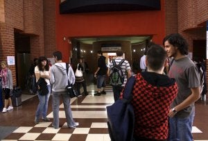 El mayor inconveniente que encuentran los alumnos al Espacio Europeo es el escaso margen que deja a la organización autónoma del trabajo. ::
DANIEL PEDRIZA/