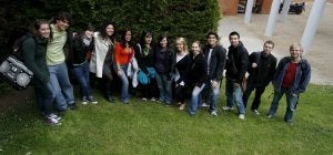 Muchos de los alumnos extranjeros aprovechan la primera hora de la tarde para acudir a las clases de castellano que el Centro de Idiomas de la UC (CIUC) habilita en la Facultad de Filología. ::
DANIEL PEDRIZA/