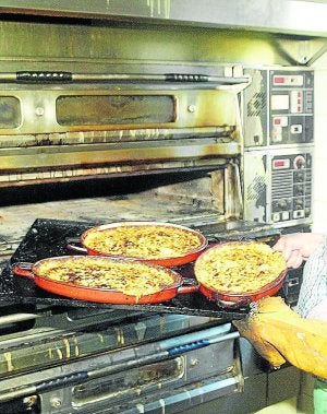 Quesadas en un horno de la Vega de Pas. ::
SANE/