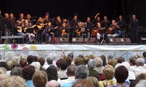 Actuación del grupo de boleros en el Auditorio de El Sardinero. ::
DM/