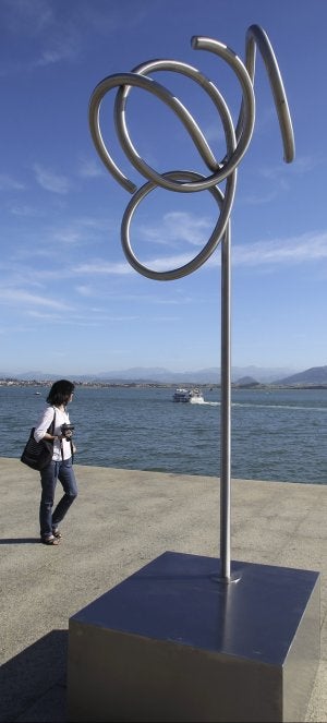 Una de las ocho esculturas ubicadas en el muelle. ::
ANDRÉS FERNÁNDEZ/