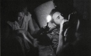 Fidel Castro, en una de las fotos de su famoso reportaje en Sierra Maestra, antes de la Revolución Cubana. ::
ENRIQUE MENESES/