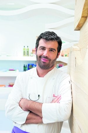 Karlos Arguiñano y Bruno Oteiza se asoman a diario a la pequeña pantalla con sus recetas. ::
R. C./
