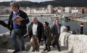 'KyK' y Muguruza, los primeros en el ascenso a la ermita de Santa Ana, se presentarán juntos a las elecciones municipales. A. VERANO/