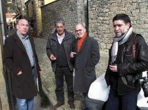 De izquierda a derecha, Joaquín Besoy, José Cuevas, Pelayo Fernández y Leonardo Setién en Potes. ::
DM/