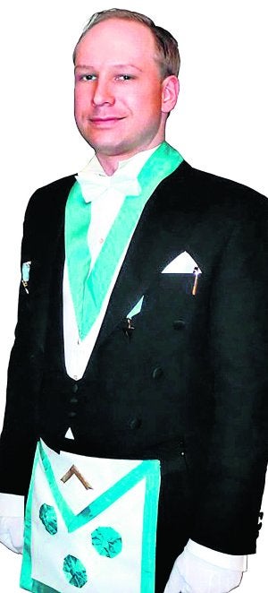 Anders Behring Breivik, con el uniforme de la masonería ::
CORDON PRESS/