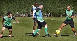 Aunque no será titular, Colsa entra por primera vez en toda la temporada en un convocatoria esta temporada, tras superar su lesión de tobillo. :: ANDRÉS FERNÁNDEZ/
