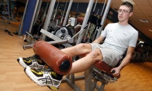 Ángel Madrazo, durante el entrenamiento de ayer en el Hotel Torresport de Torrelavega, dónde realiza su rehabilitación . :: LUIS PALOMEQUE/